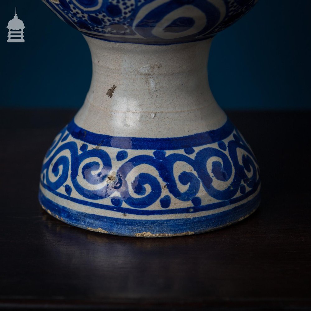 18th Century Elegant Blue and White Vase