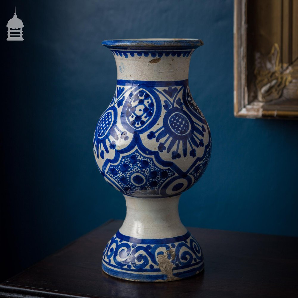 18th Century Elegant Blue and White Vase