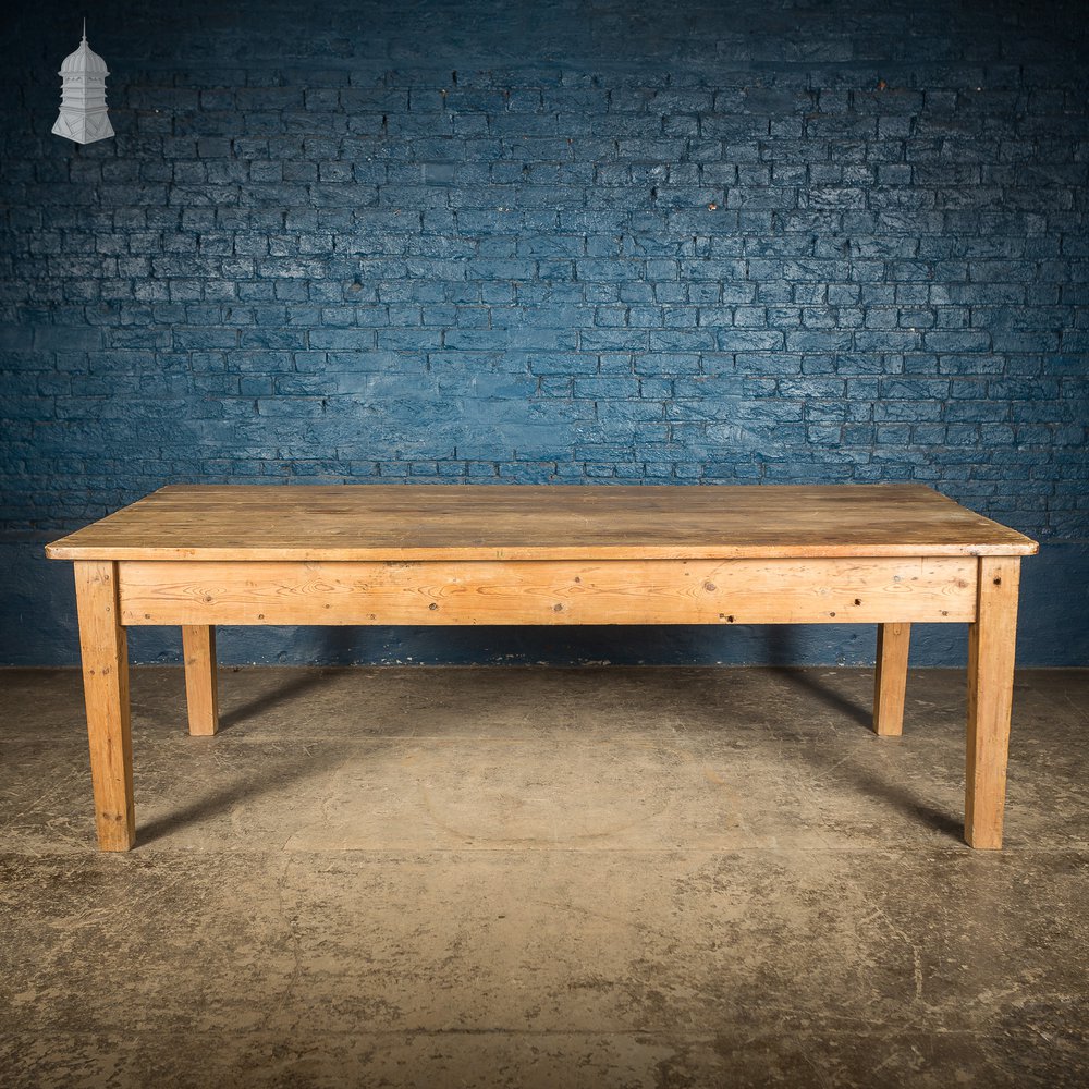 Large Victorian Farmhouse Table With 2 Drawers