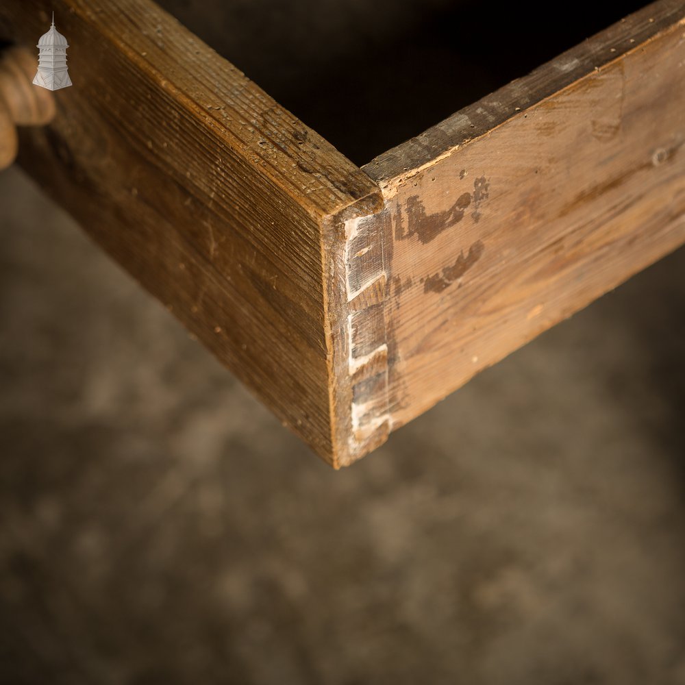 Large Victorian Farmhouse Table With 2 Drawers