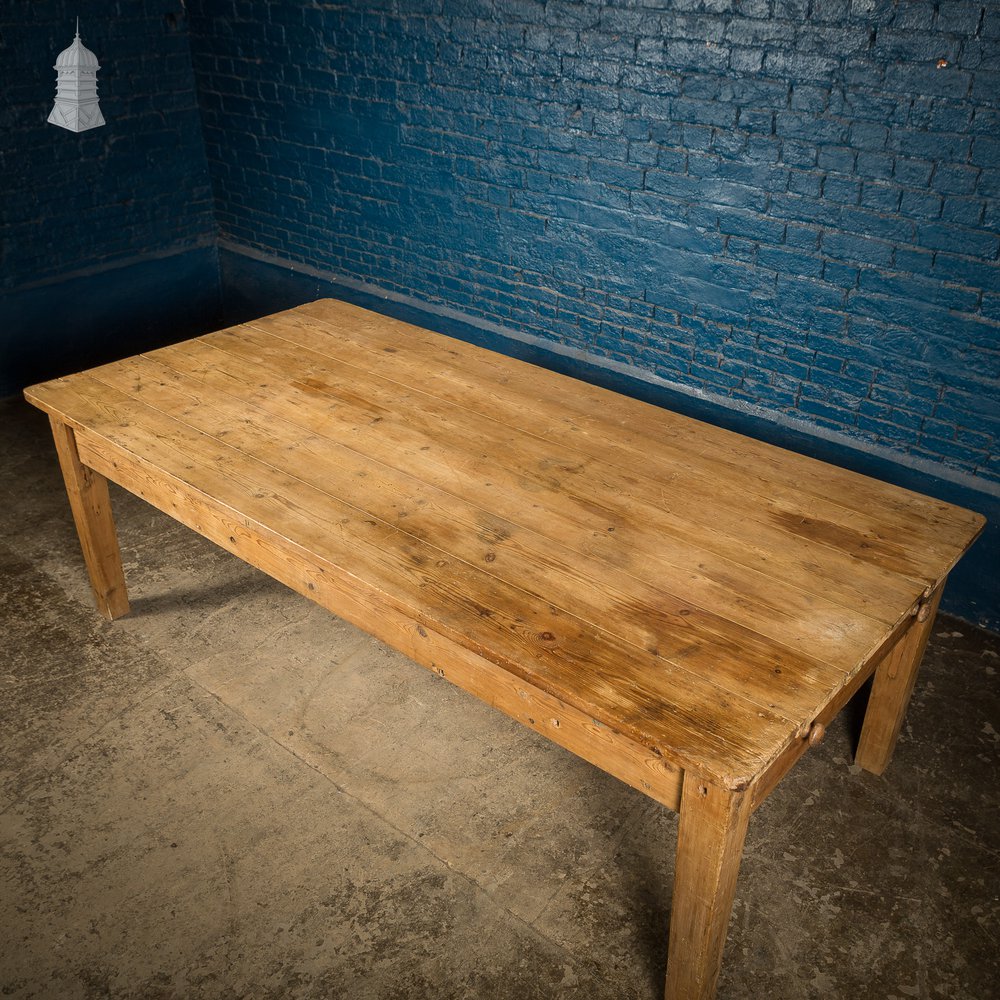 Large Victorian Farmhouse Table With 2 Drawers