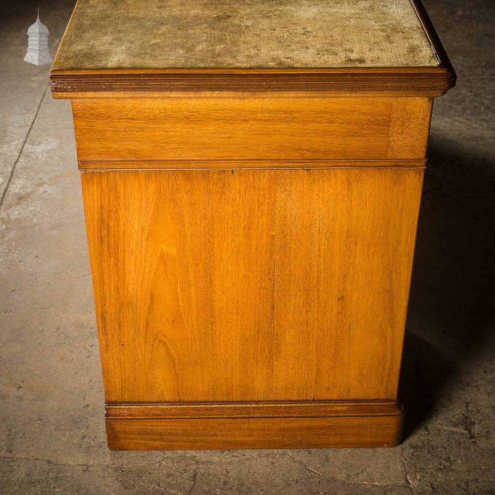 Prestigious Mahogany Queen Mary Maritime Dressing Desk from the HMS Medina by Warring & Gillows circa 1910