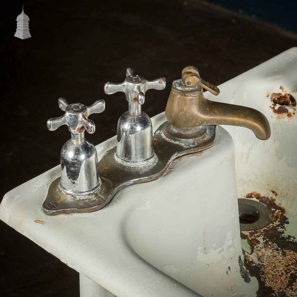 19th C Cast Iron Servants Bath with Integral Hand Basin