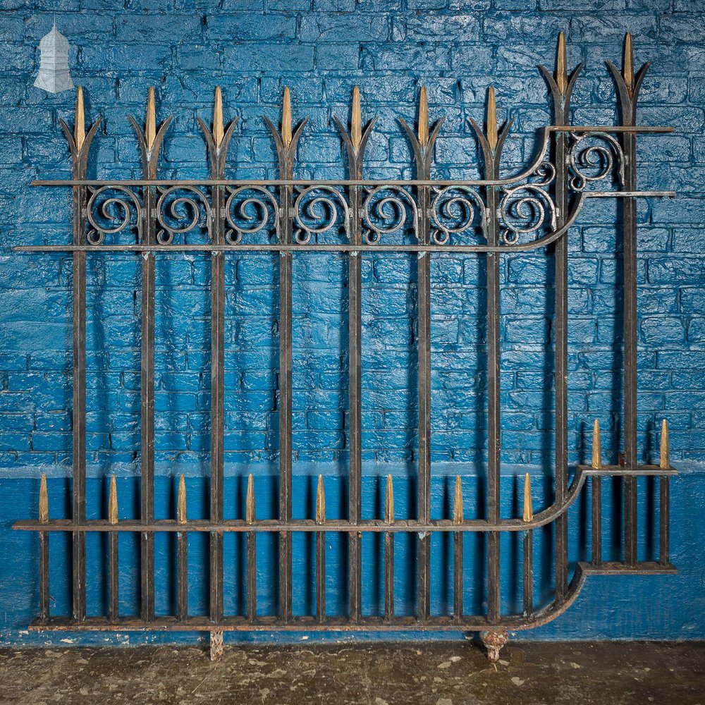 NR60221: Early 19th C Norwich 'Boulton & Paul' Cast Iron Railings - 45ft Run