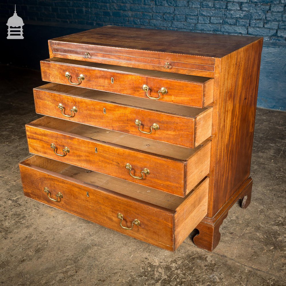 Small George III Chest of Drawers Beautifully Proportioned in Mahogany with Cross Banding on Top Rim and Bracket Feet. c.1800