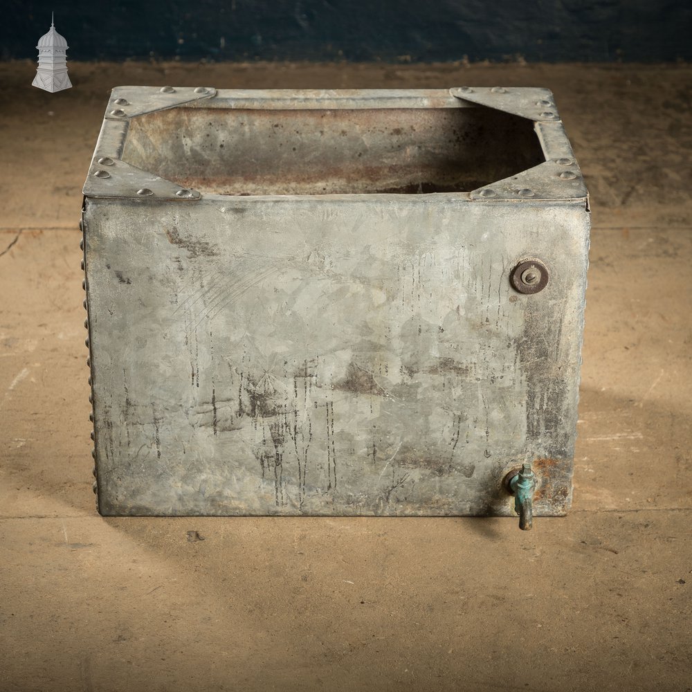 Riveted Galvanised Tank, 25-Gallon