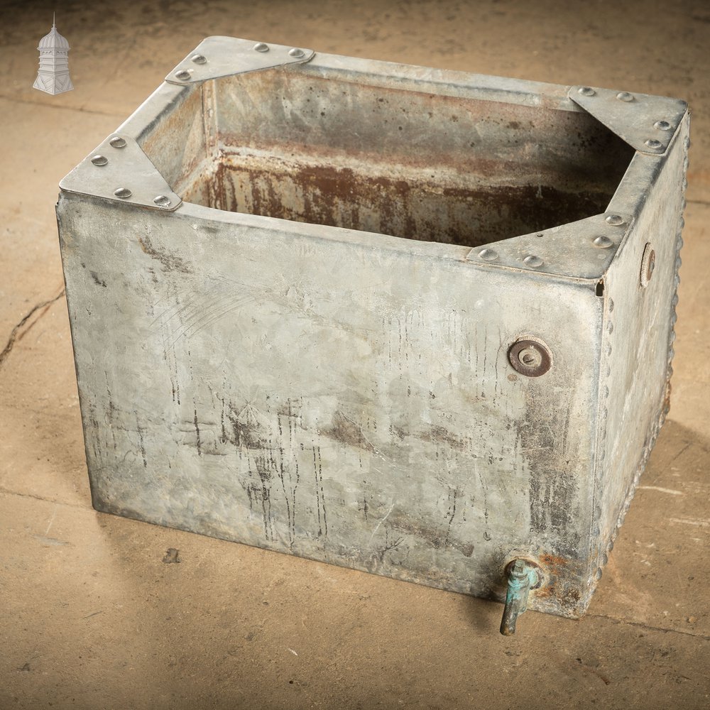 Riveted Galvanised Tank, 25-Gallon