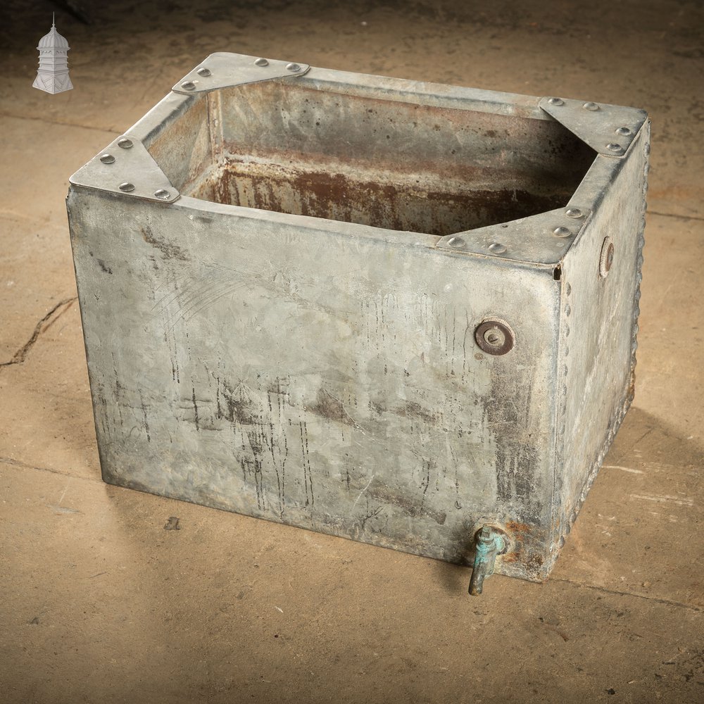 Riveted Galvanised Tank, 25-Gallon
