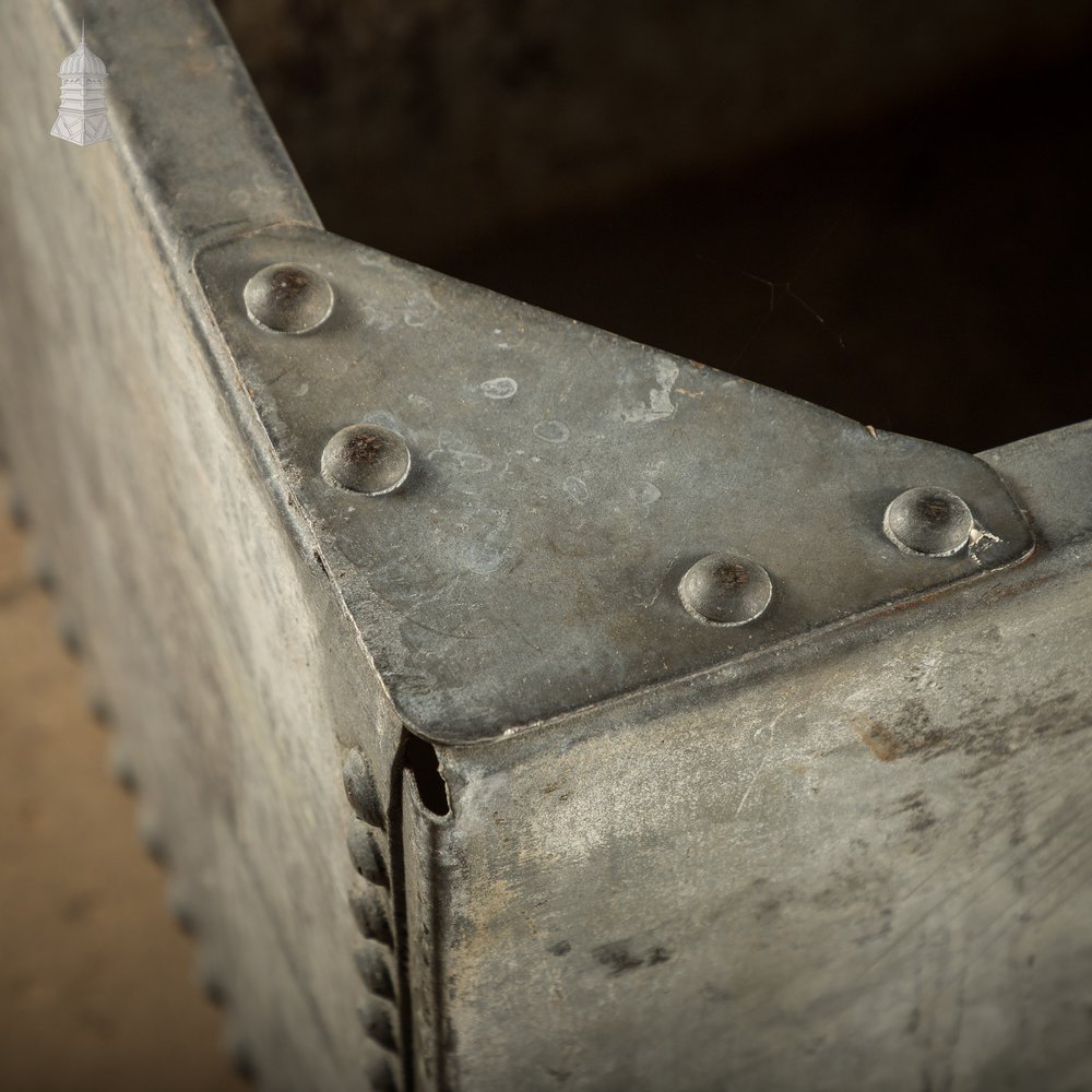 Riveted Galvanised Tank, 25-Gallon