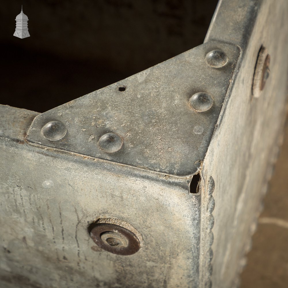 Riveted Galvanised Tank, 25-Gallon