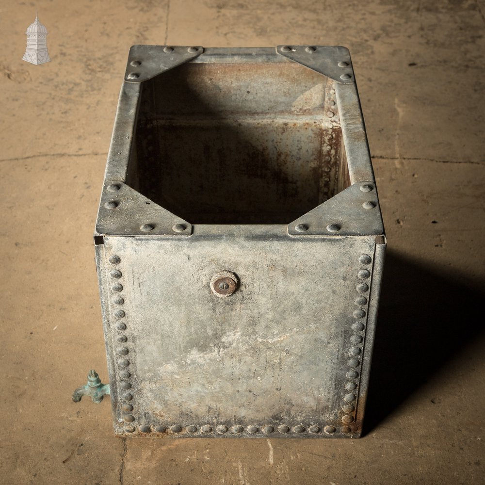 Riveted Galvanised Tank, 25-Gallon
