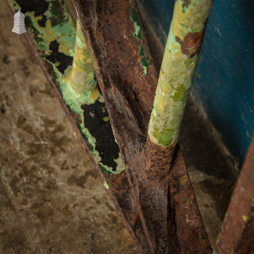 Spike Top Gate, Distressed Green Paint