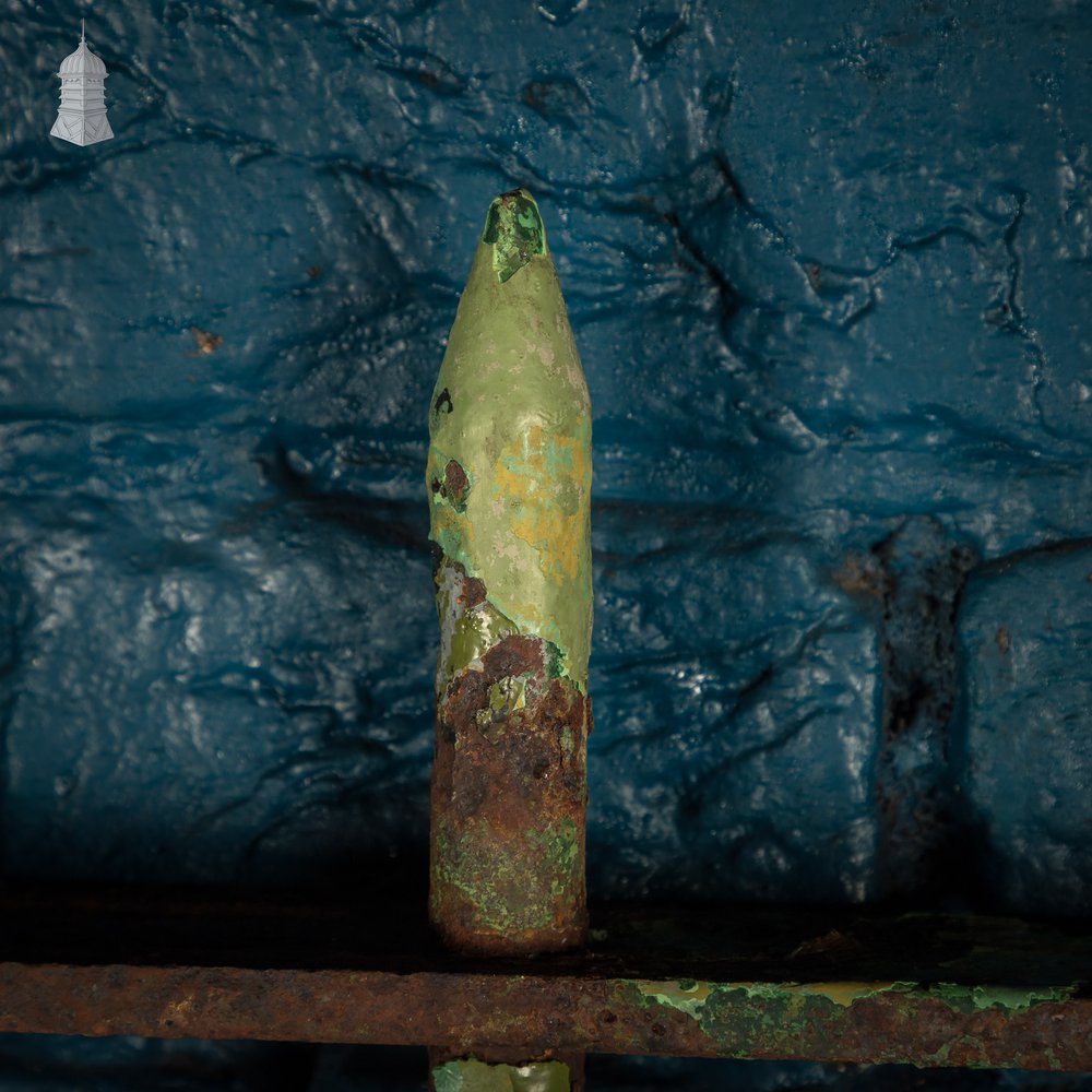 Spike Top Gate, Distressed Green Paint