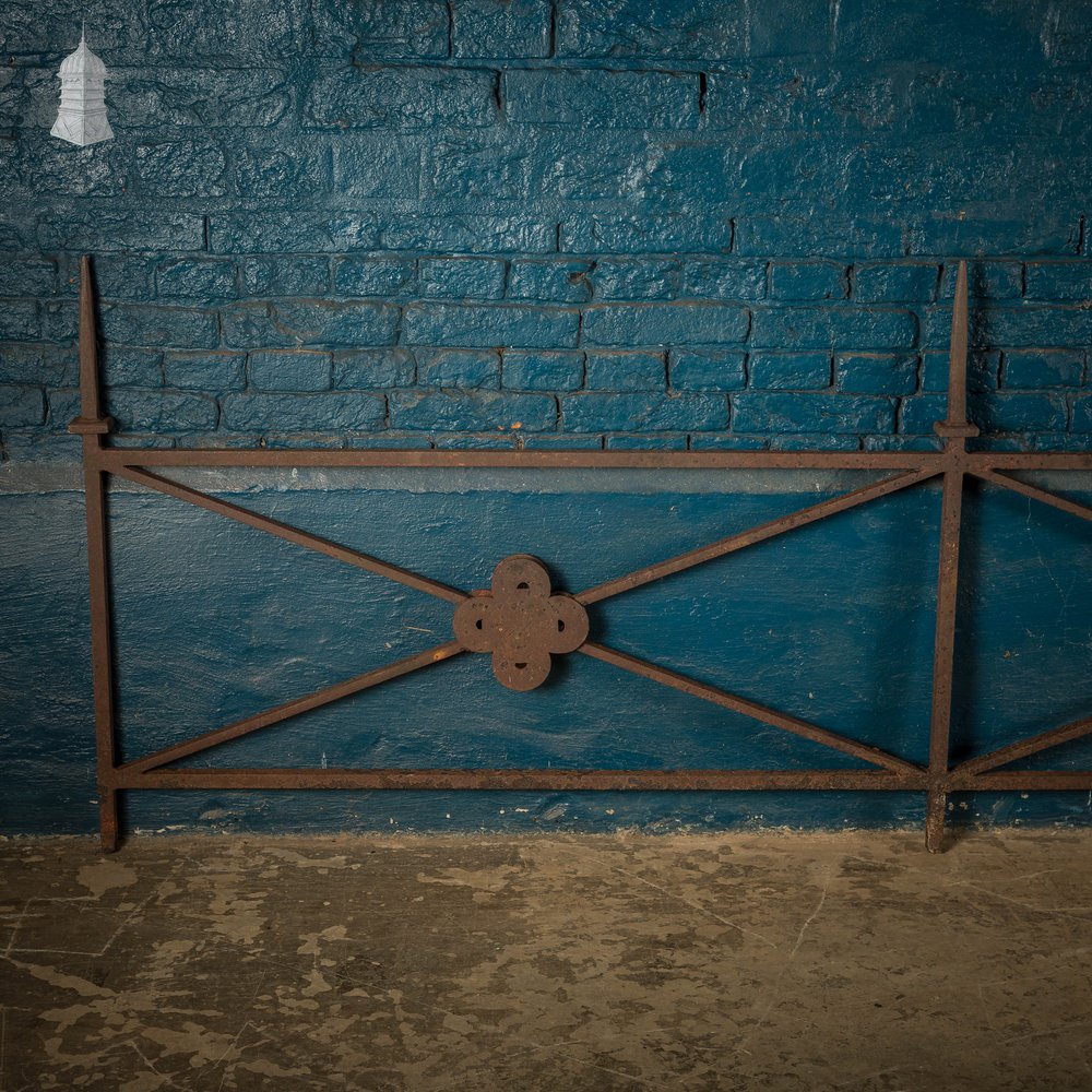 Wall Top Railing, Quatrefoil Detail