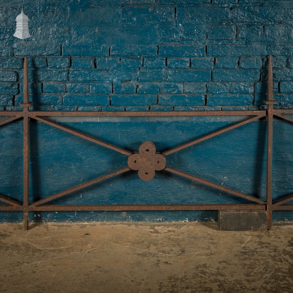 Wall Top Railing, Quatrefoil Detail