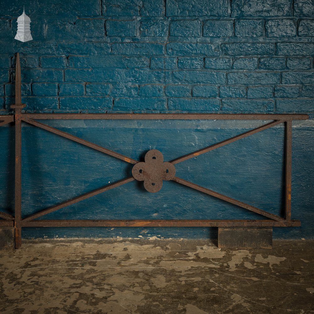 Wall Top Railing, Quatrefoil Detail