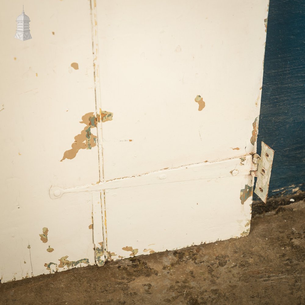 Plank & Ledge Door, White Painted Beadboard