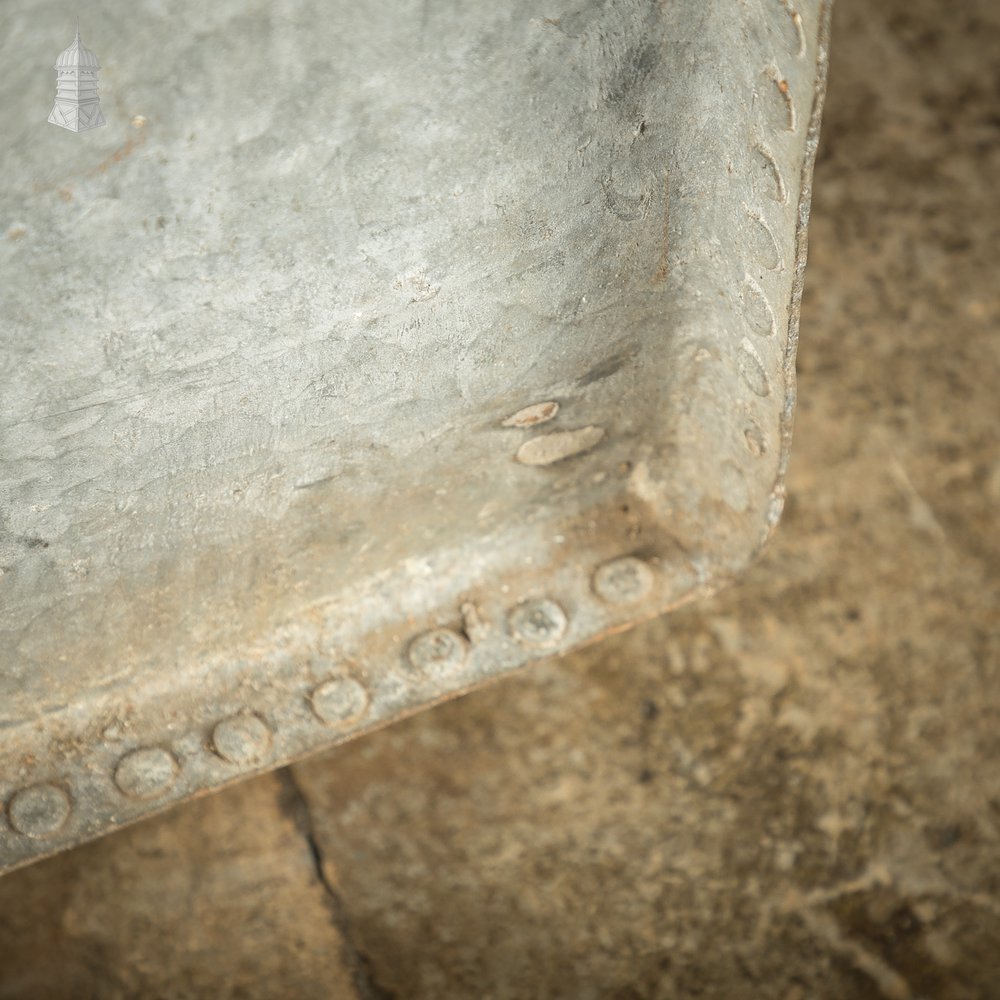 Riveted Galvanised Water Tank With Tap