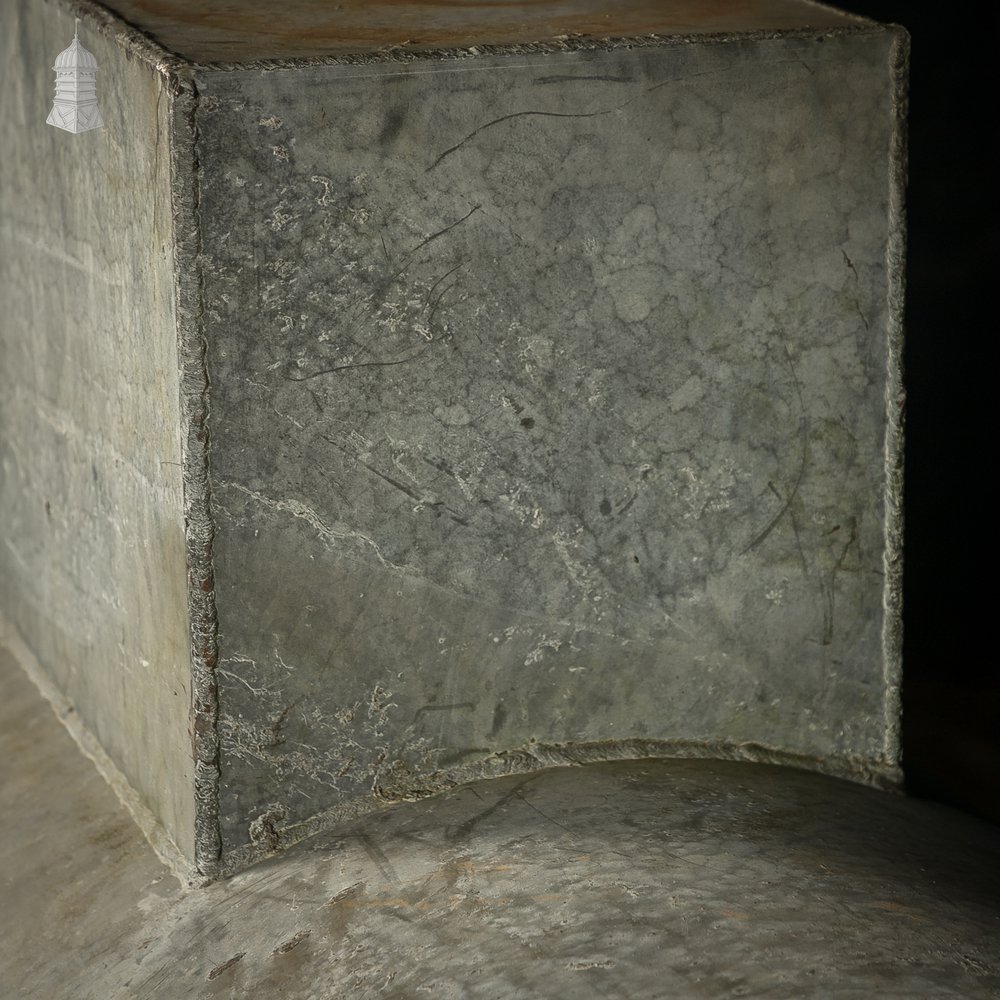 Pressure Tank with Horizontal Cylindrical Body.