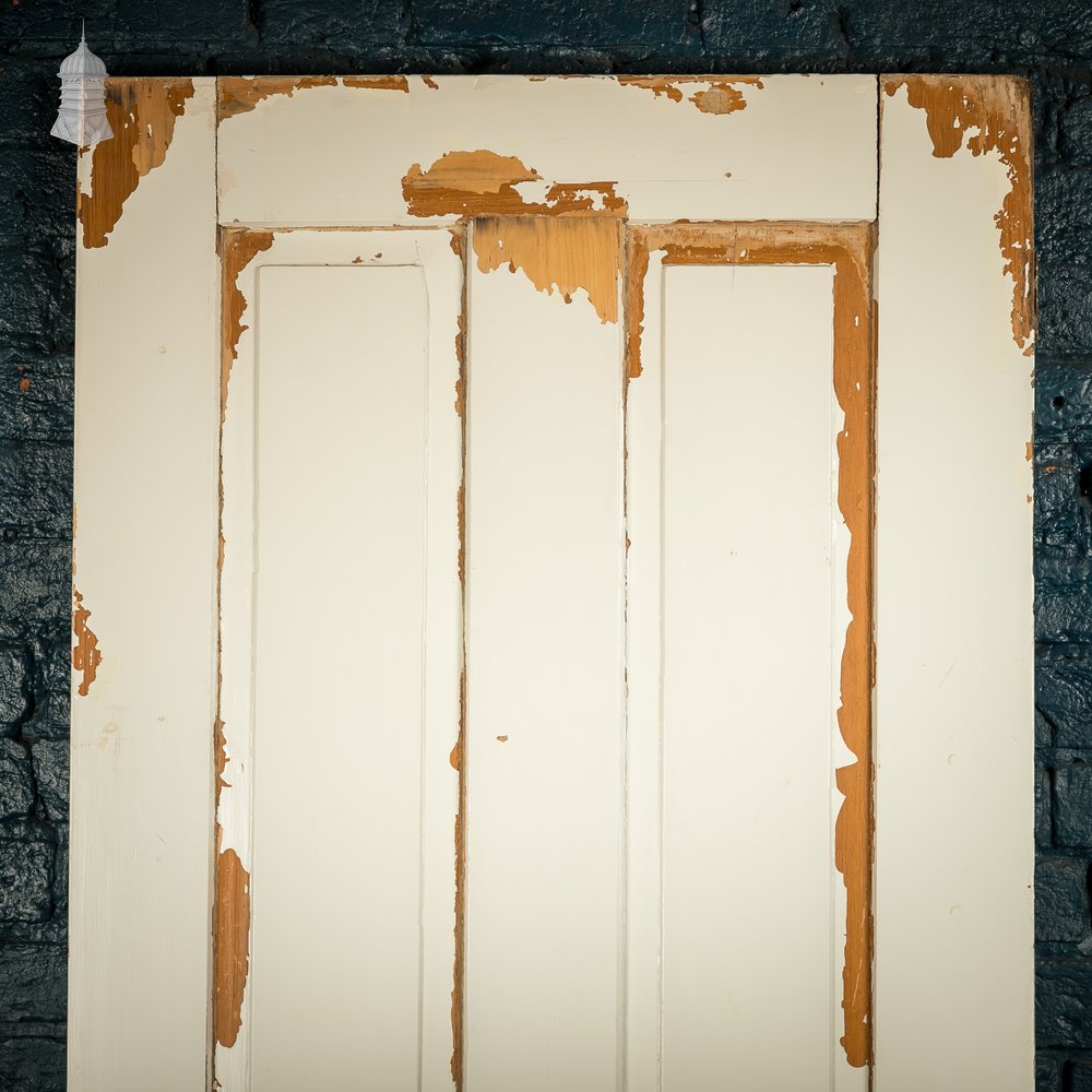 4 Panel Door, Beehive Handle, Distressed White Paint