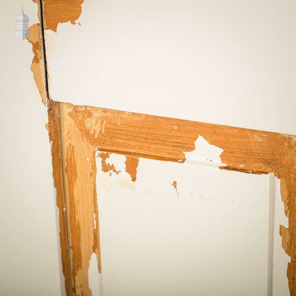 4 Panel Door, Beehive Handle, Distressed White Paint