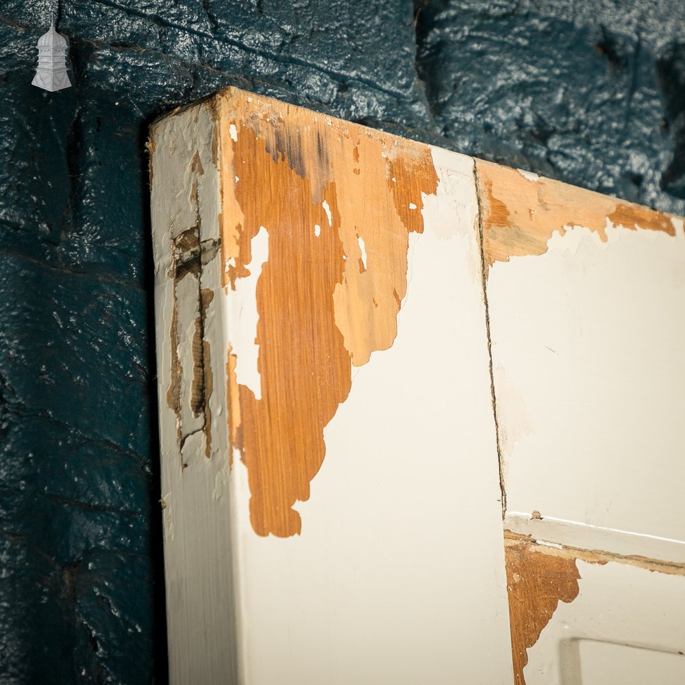 4 Panel Door, Beehive Handle, Distressed White Paint