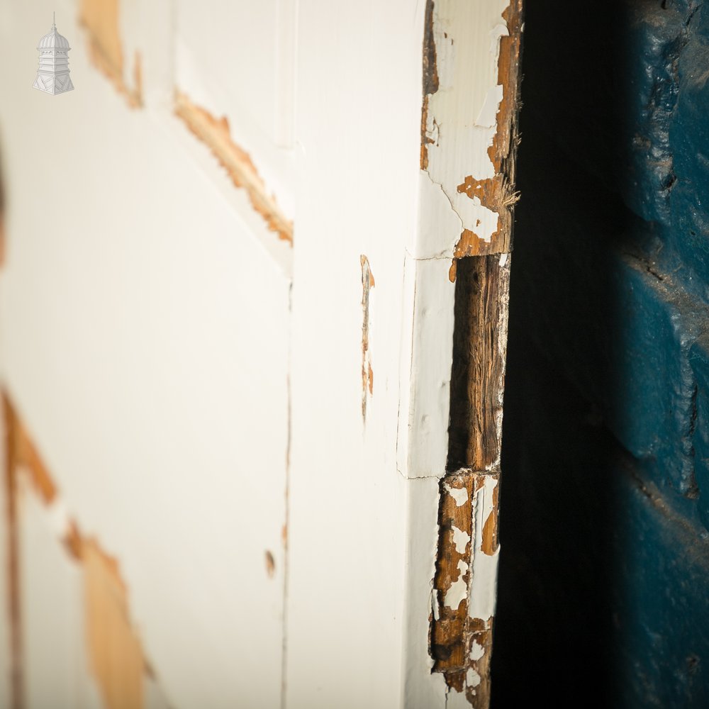 4 Panel Door, Beehive Handle, Distressed White Paint