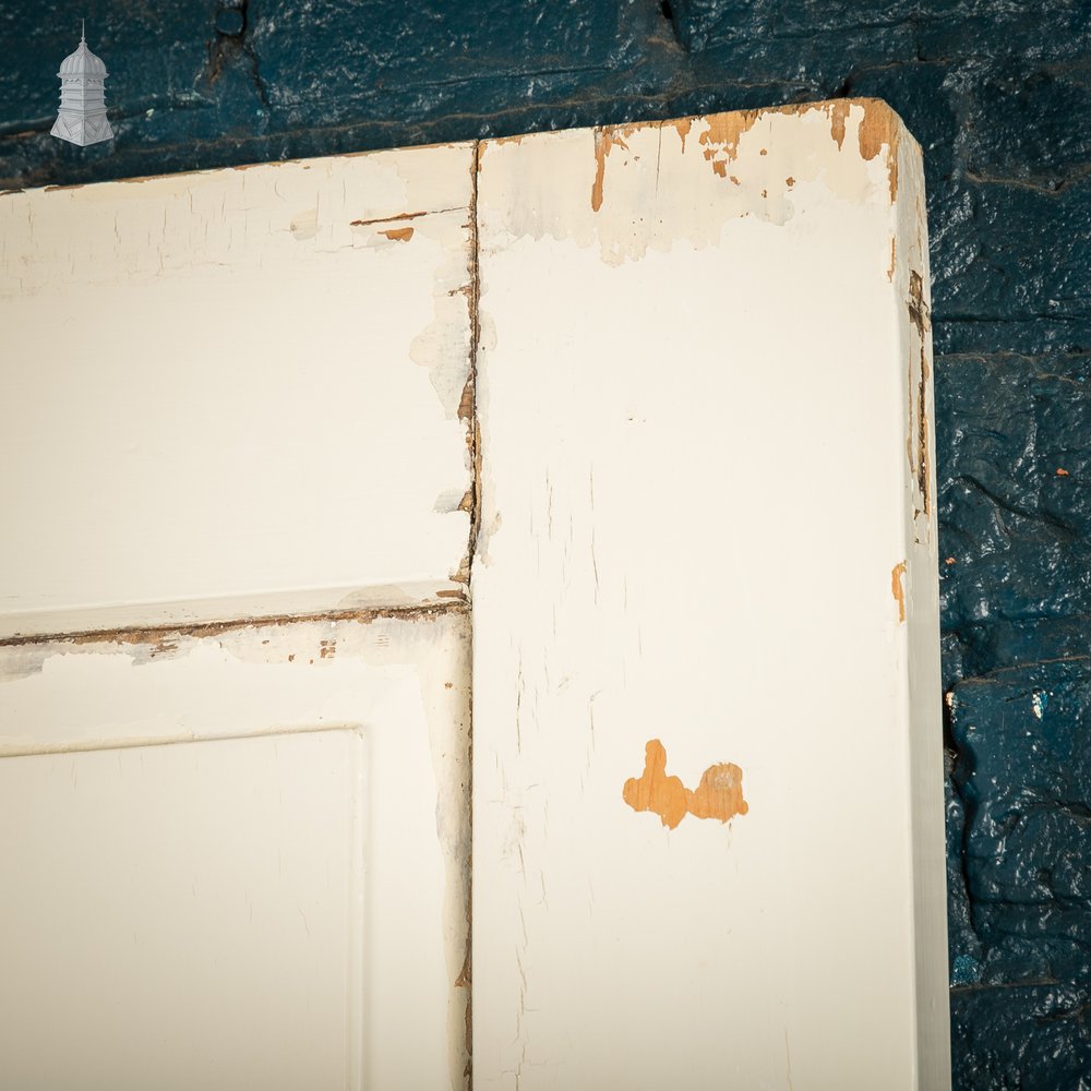 4 Panel Door, Beehive Handle, Distressed White Paint