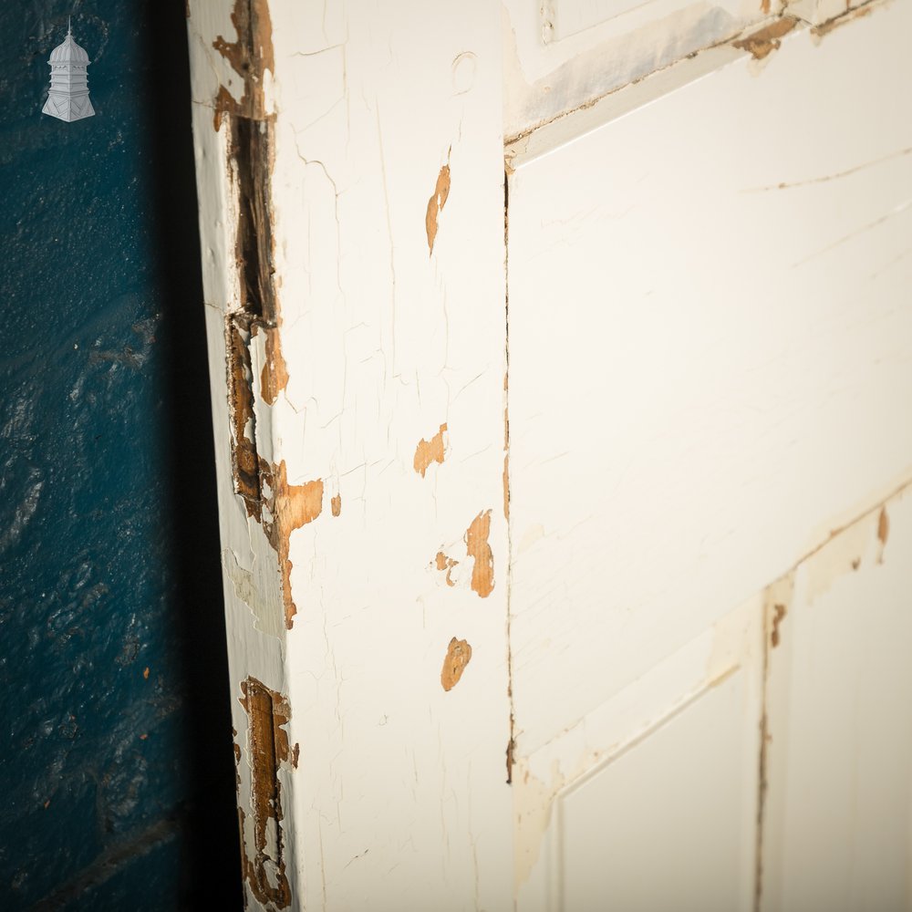 4 Panel Door, Beehive Handle, Distressed White Paint