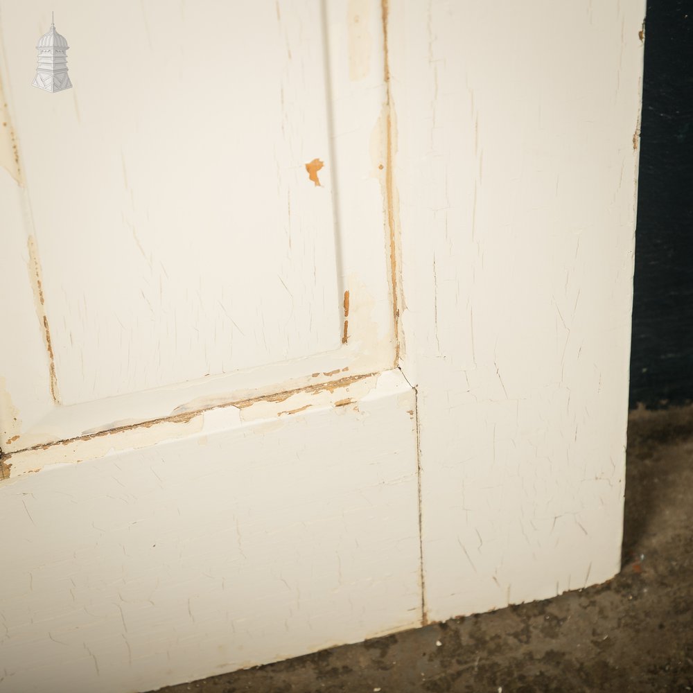 4 Panel Door, Beehive Handle, Distressed White Paint