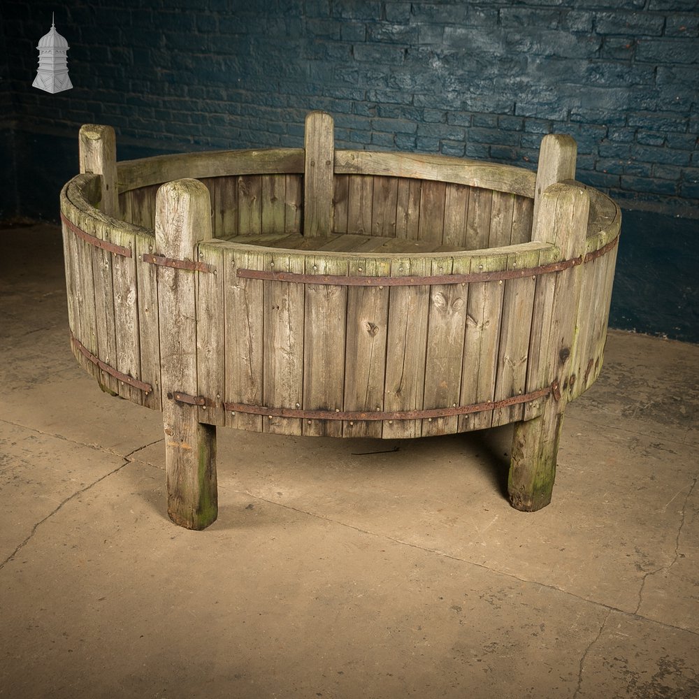 Circular Wooden Manger, 5ft Diameter