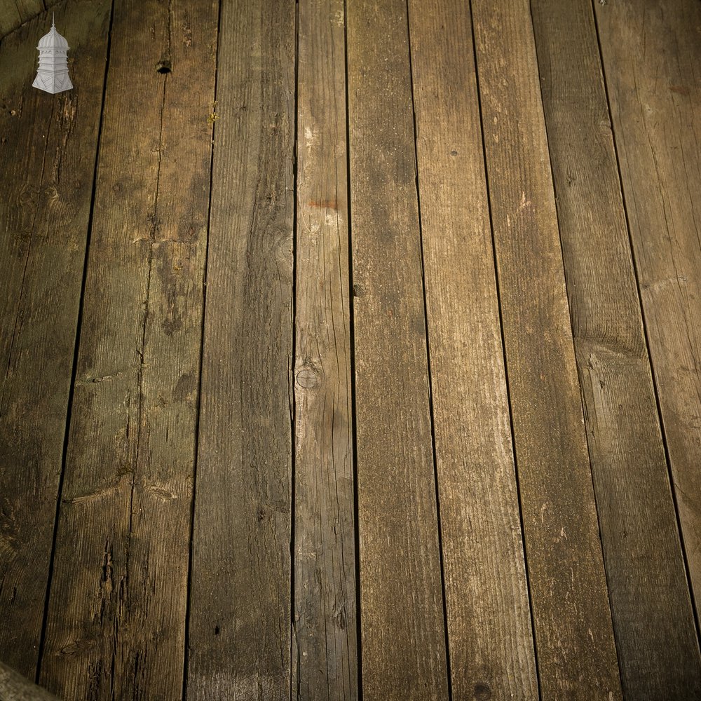 Circular Wooden Manger, 5ft Diameter