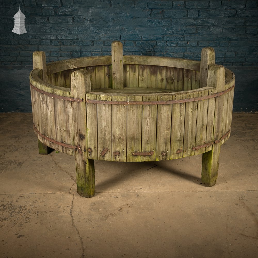 Circular Wooden Manger, 5ft Diameter