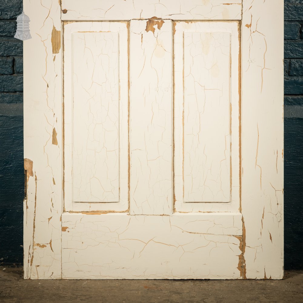 Moulded 4-Panel Door – Worn White Paint, Honey Pot Handles