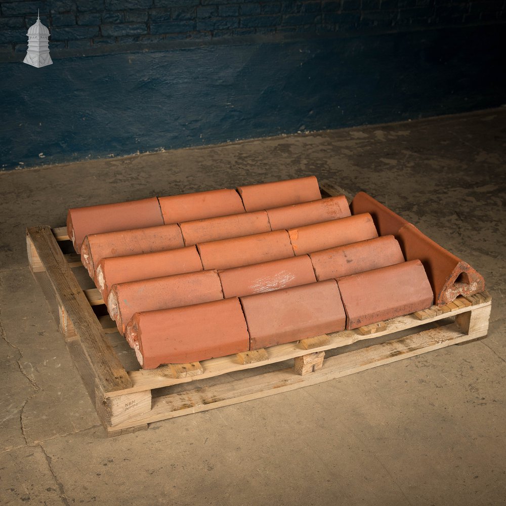 Triangle Wall Coping, Red - A Run of 3.9M