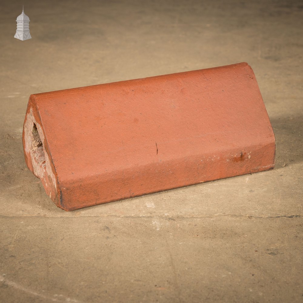 Triangle Wall Coping, Red - A Run of 3.9M