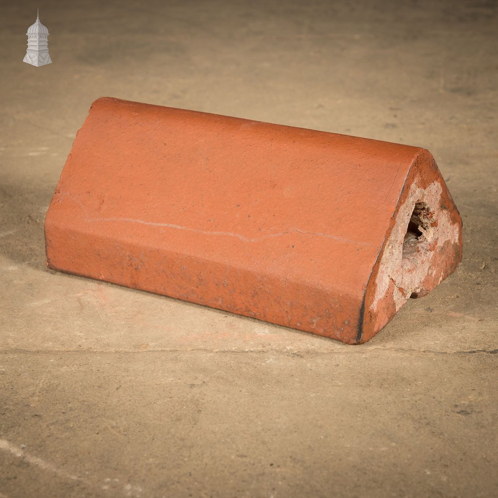 Triangle Wall Coping, Red - A Run of 3.9M