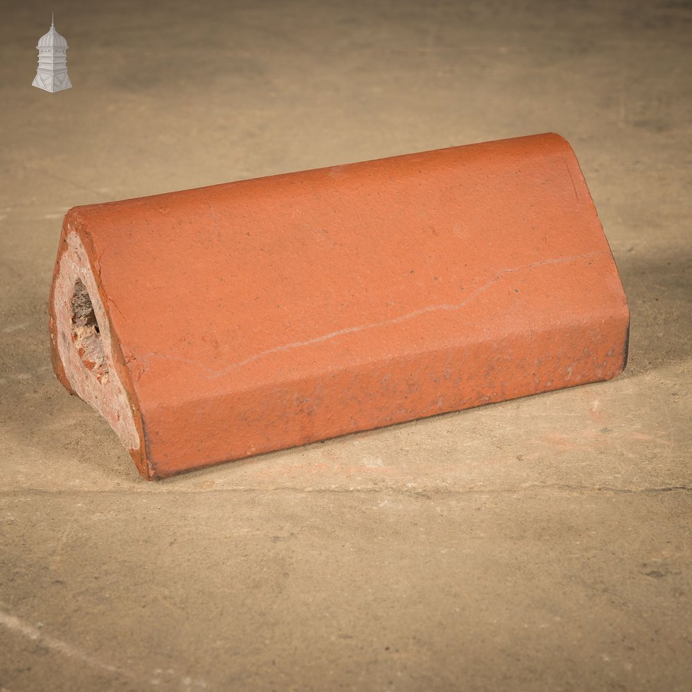 Triangle Wall Coping, Red - A Run of 3.9M