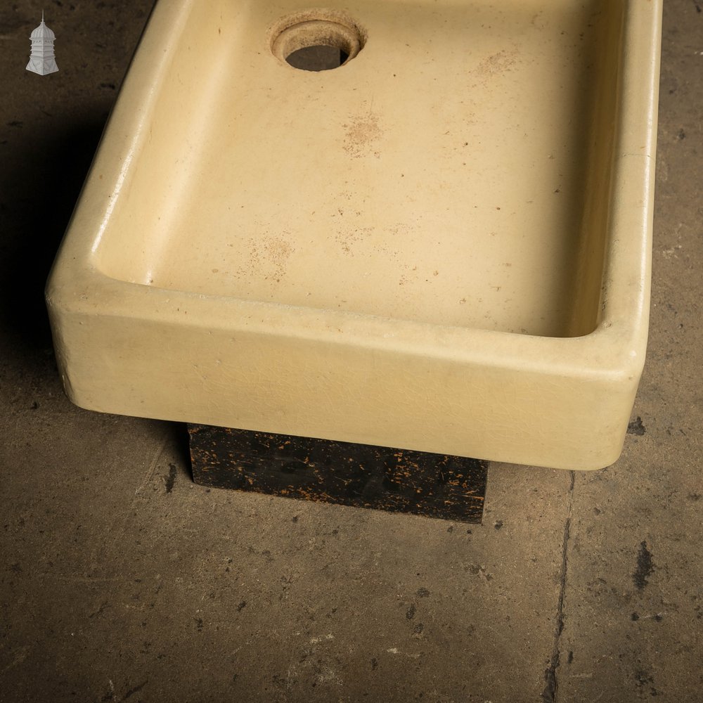 Cane Shallow Butler Sink