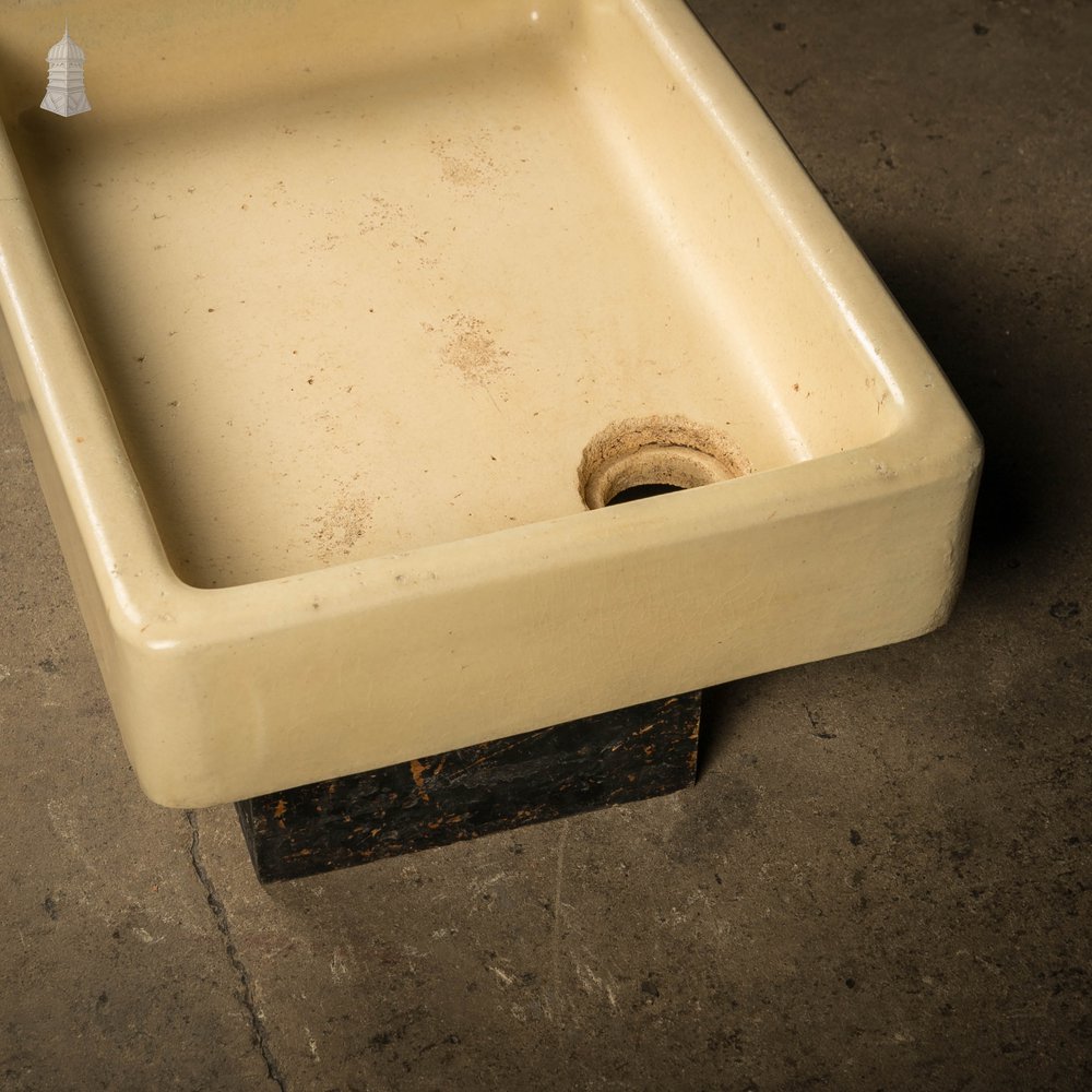 Cane Shallow Butler Sink