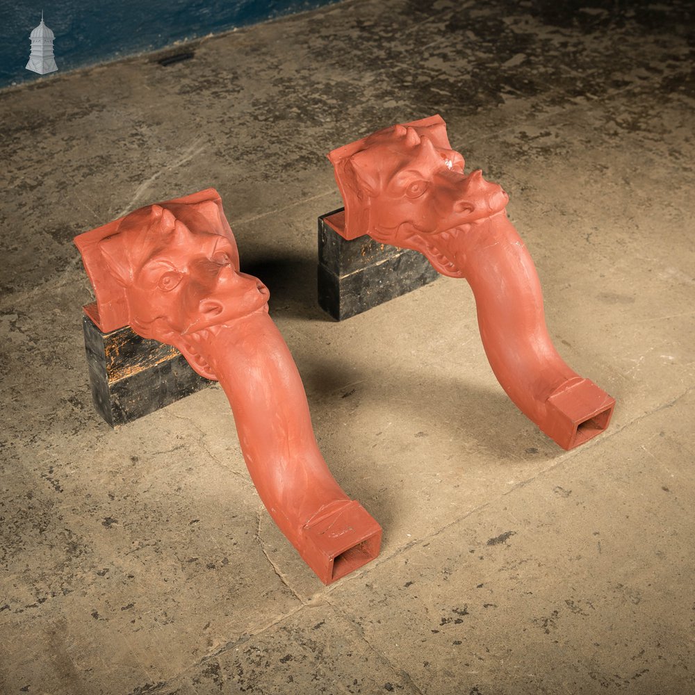 Running Outlet Offset Swan Neck, Dragon Head Design Downpipe Joints, Cast Iron Finished in Red Oxide Paint