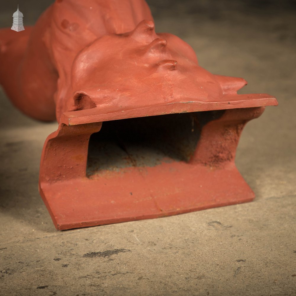 Running Outlet Offset Swan Neck, Dragon Head Design Downpipe Joints, Cast Iron Finished in Red Oxide Paint