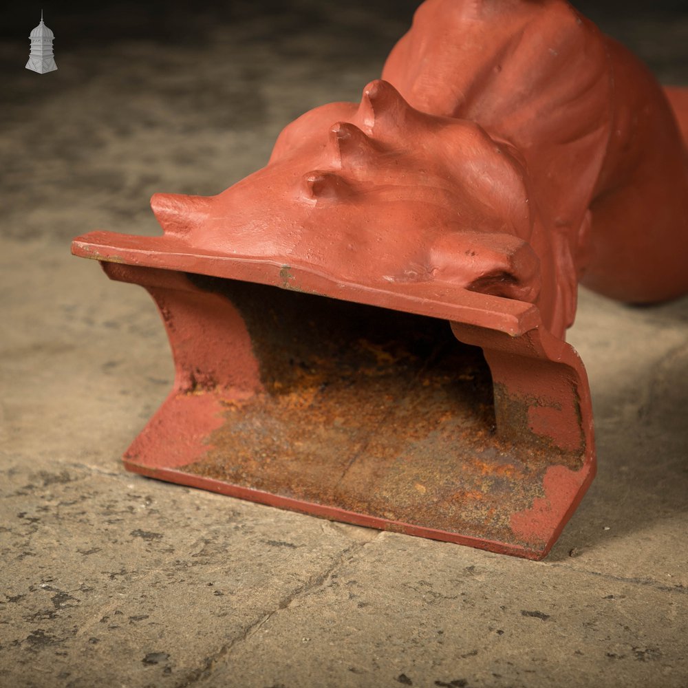 Running Outlet Offset Swan Neck, Dragon Head Design Downpipe Joints, Cast Iron Finished in Red Oxide Paint